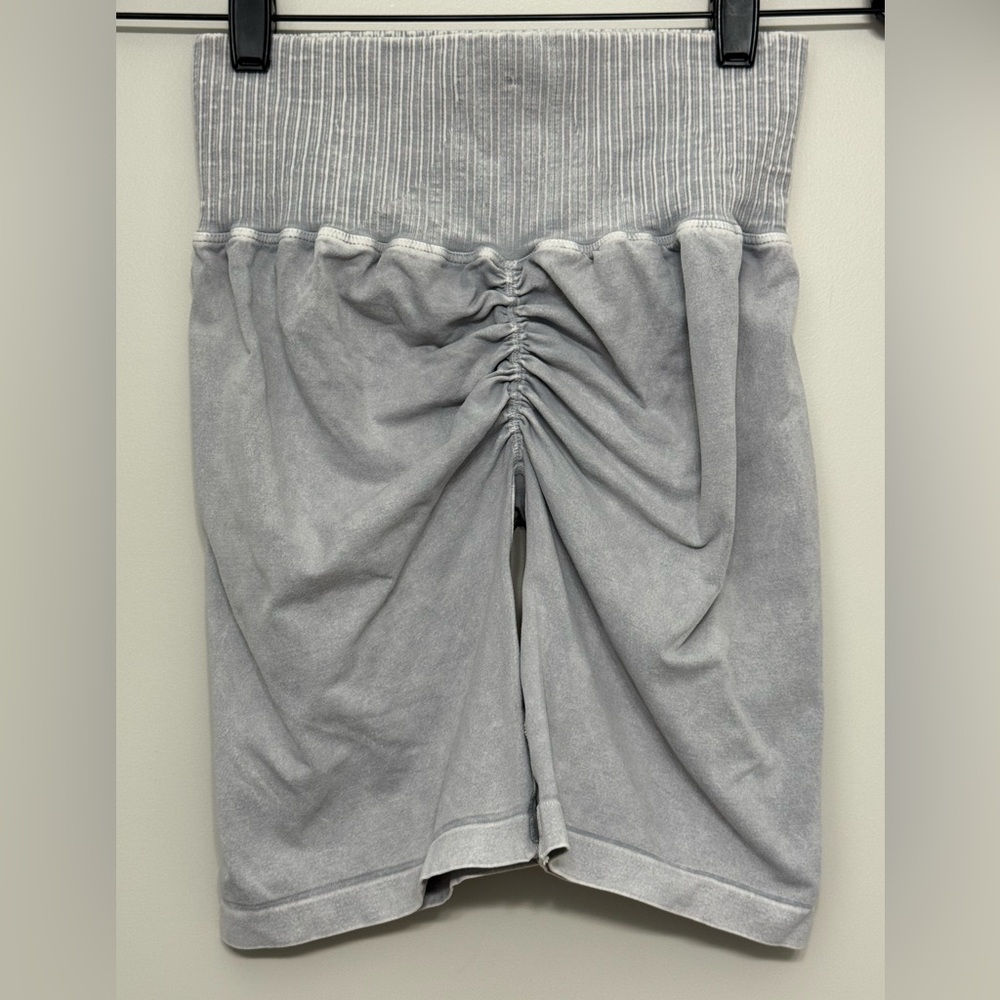 NWOT Free People Good Karma Ruched Bike Shorts in Ice Grey. Size M/L (8-14) - Picture 4 of 6